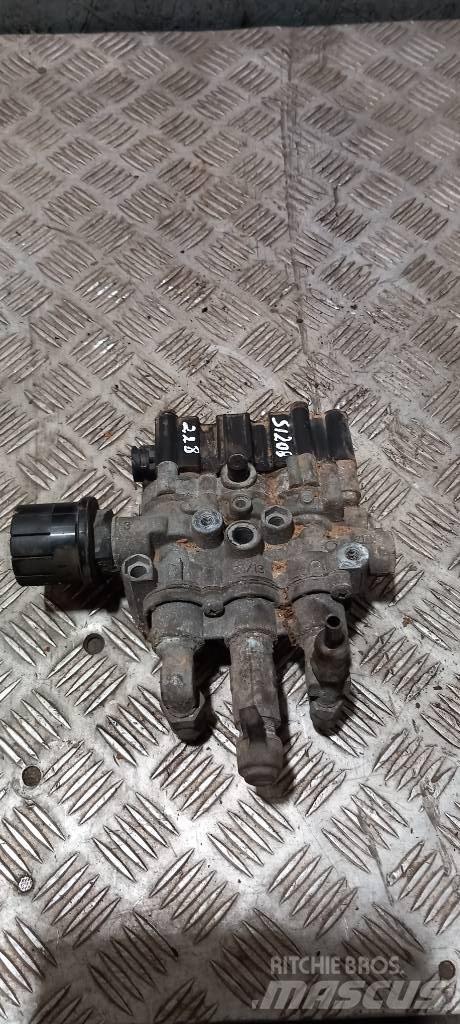 Scania 94 D.   1499799 مكابح