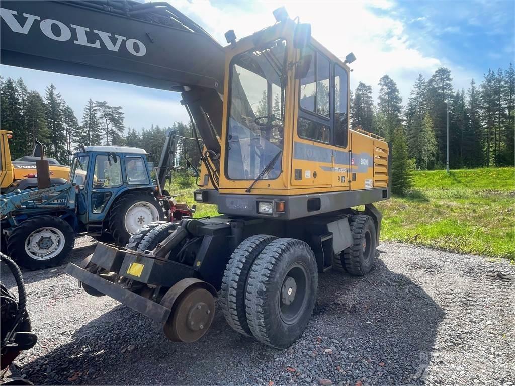 Volvo EW 200 4x4 حفارات بعجل