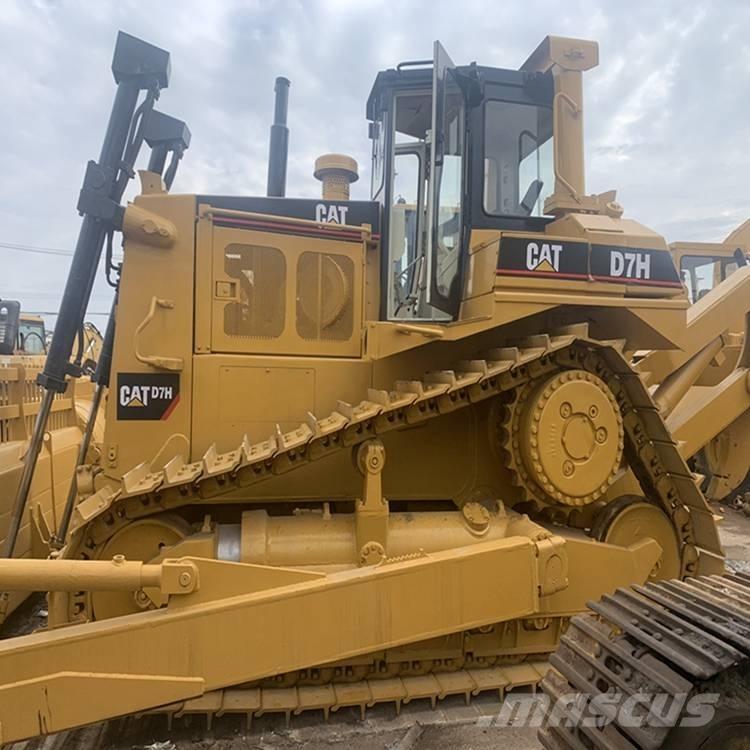 CAT D7H بلدوزرات مجنزرة