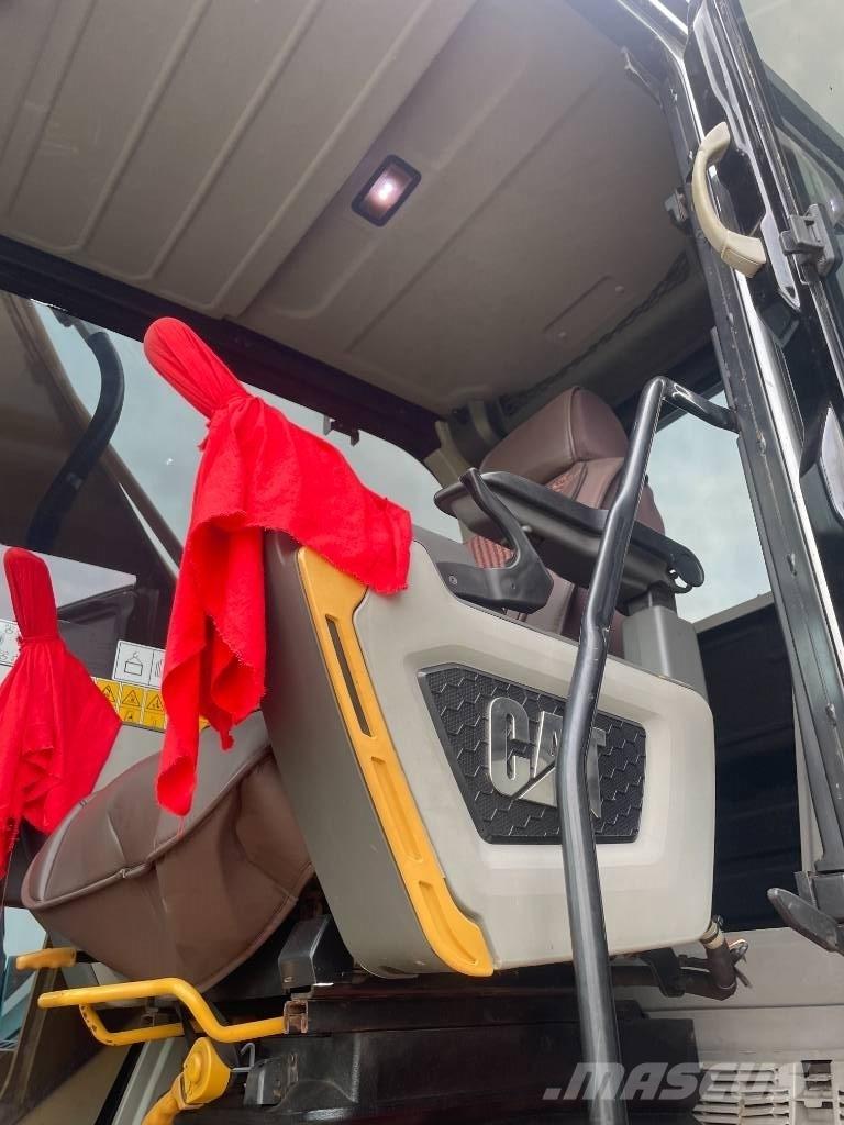 CAT 330GC حفارات زحافة