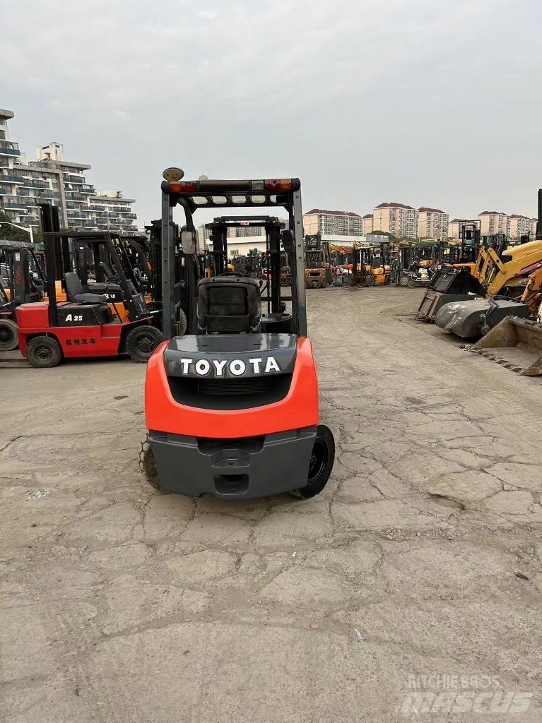 Toyota Toyota8F FD30 شاحنات الديزل