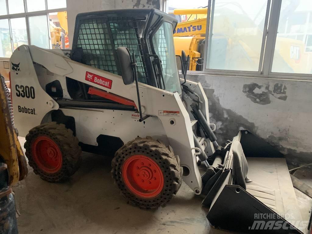 Bobcat S 300 لوادر انزلاقية التوجيه