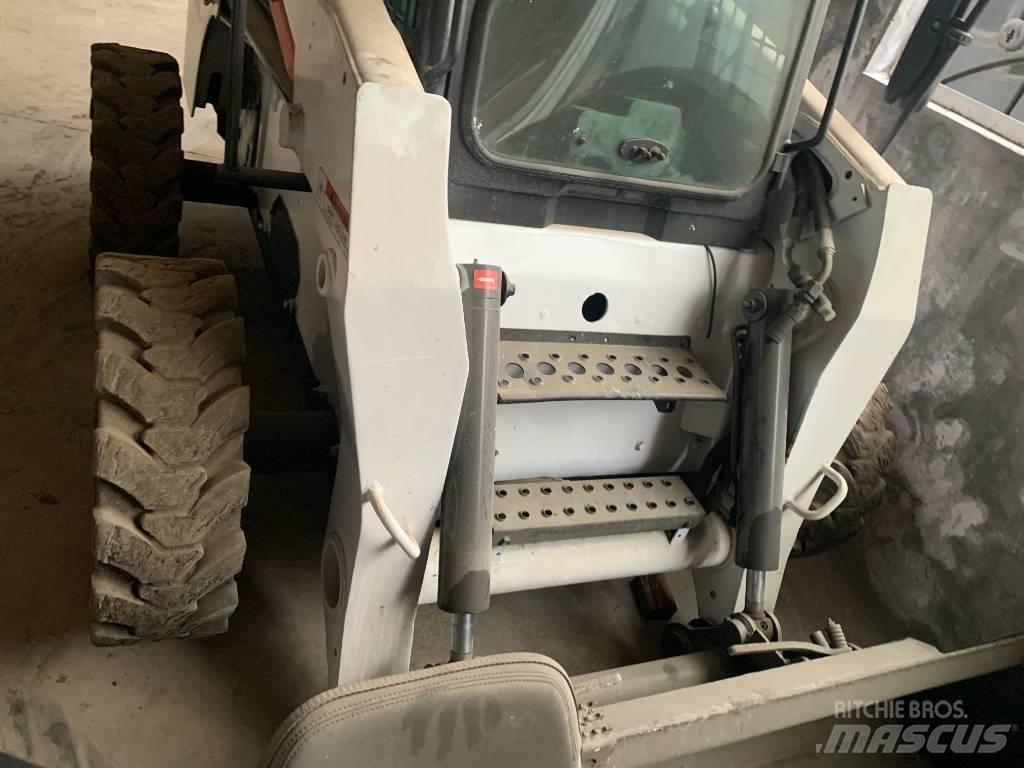 Bobcat S 300 لوادر انزلاقية التوجيه