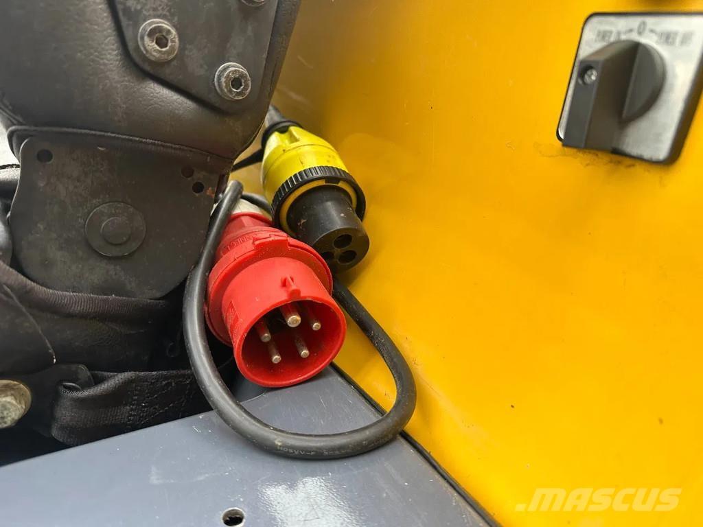 Eurotrac W11-E لوادر بعجل