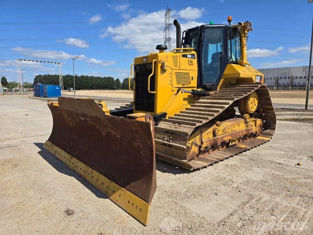 CAT D 6 N LGP بلدوزرات مجنزرة