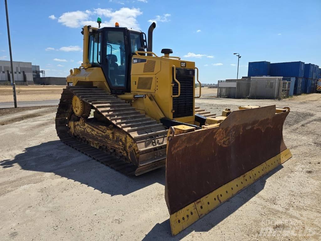 CAT D 6 N LGP بلدوزرات مجنزرة