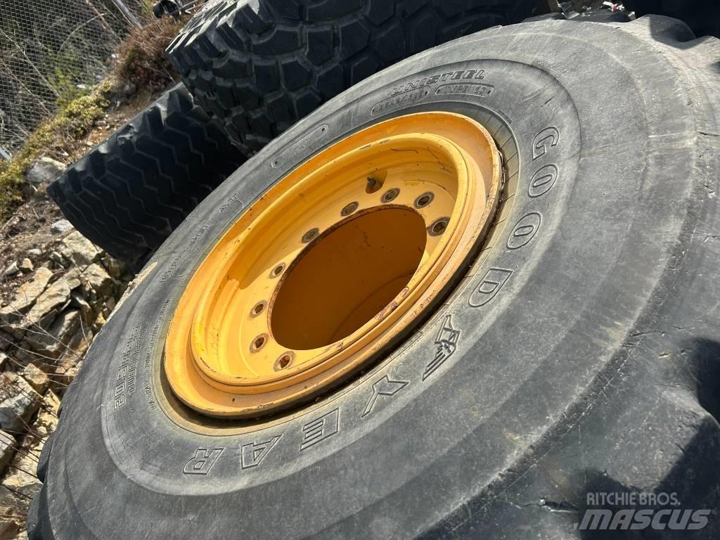 Goodyear 20,5R25 GP4 لوادر بعجل