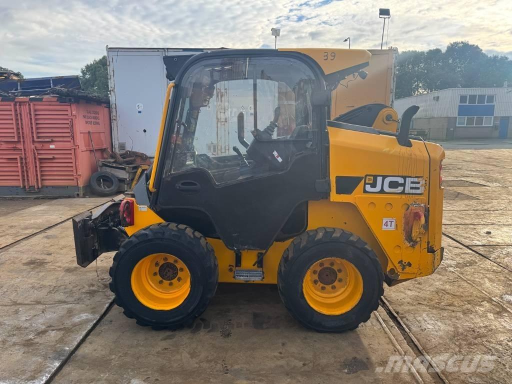 JCB 250T4 لوادر انزلاقية التوجيه