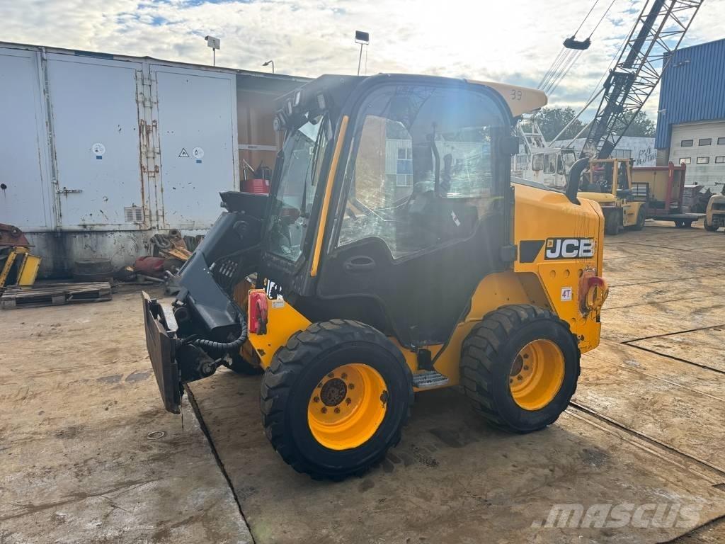 JCB 250T4 لوادر انزلاقية التوجيه