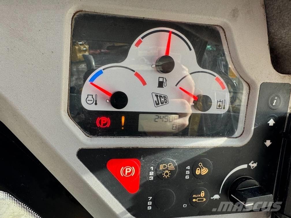 JCB 250T4 لوادر انزلاقية التوجيه