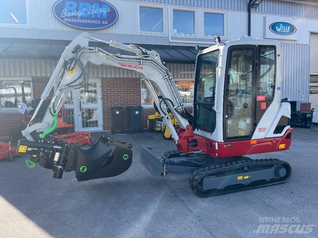 Takeuchi TB 225 حفارات صغيرة أقل من 7 طن (حفارات صغيرة)