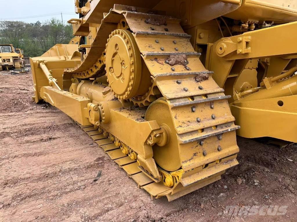 CAT D8R بلدوزرات مجنزرة