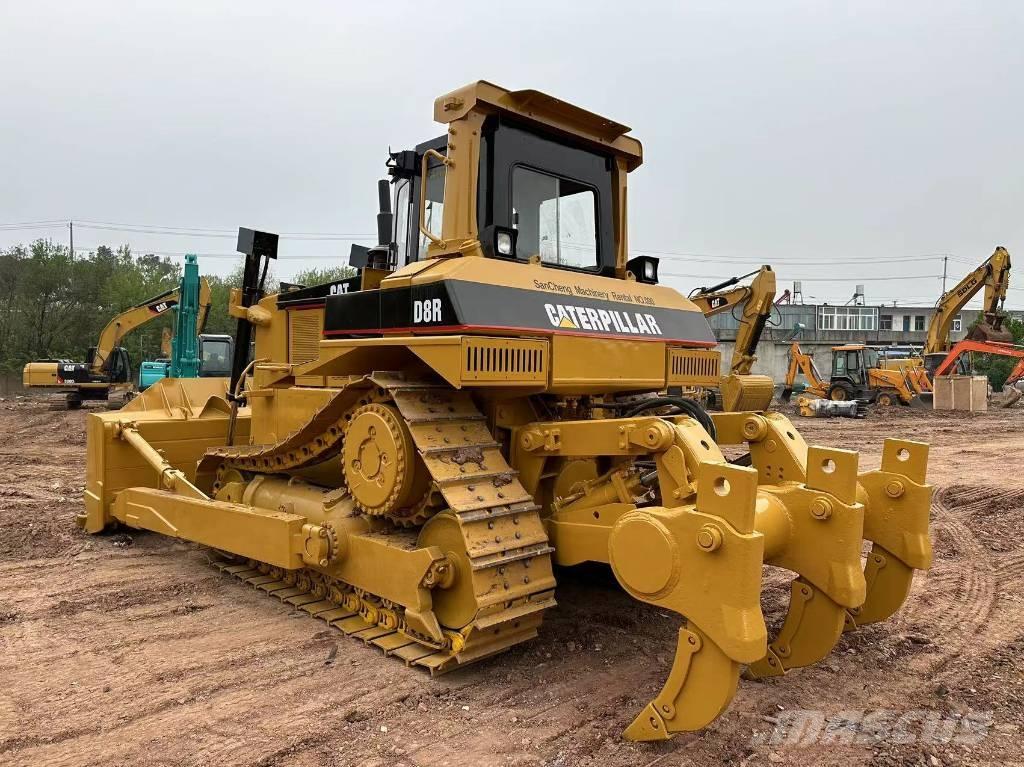 CAT D8R بلدوزرات مجنزرة