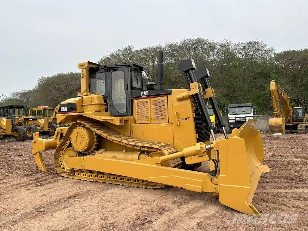 CAT D8R بلدوزرات مجنزرة