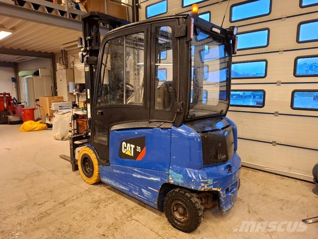 CAT EP35N شاحنات ذات رافعات شوكية تعمل بالكهرباء