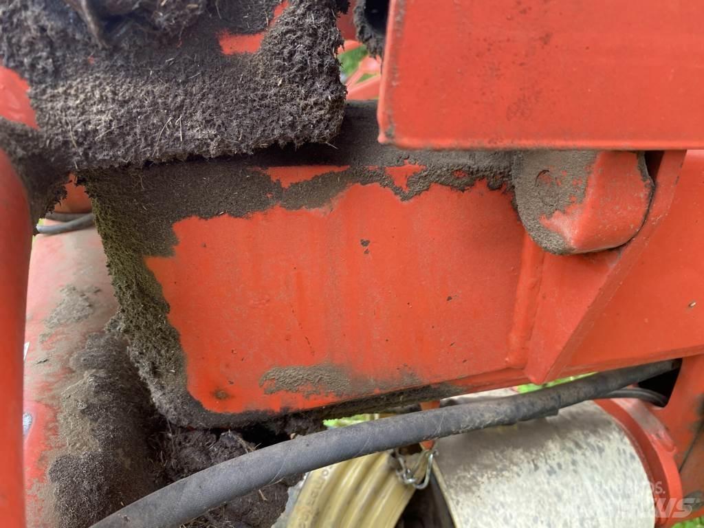 Kuhn GF6301MH مكابس وميبسات التبن