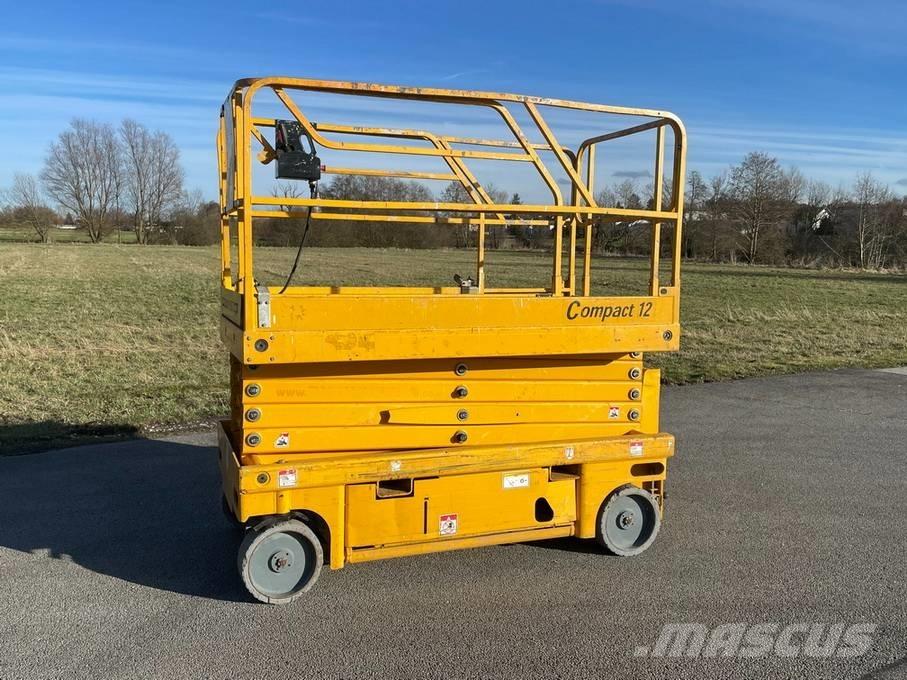Haulotte Compact 12 رافعات مقصية الشكل