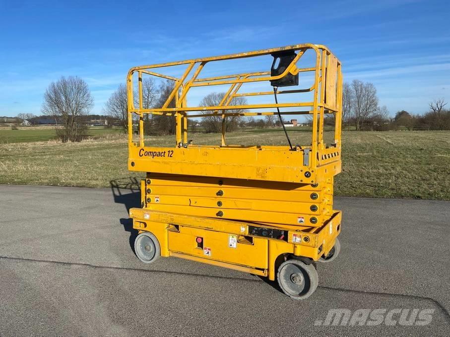 Haulotte Compact 12 رافعات مقصية الشكل