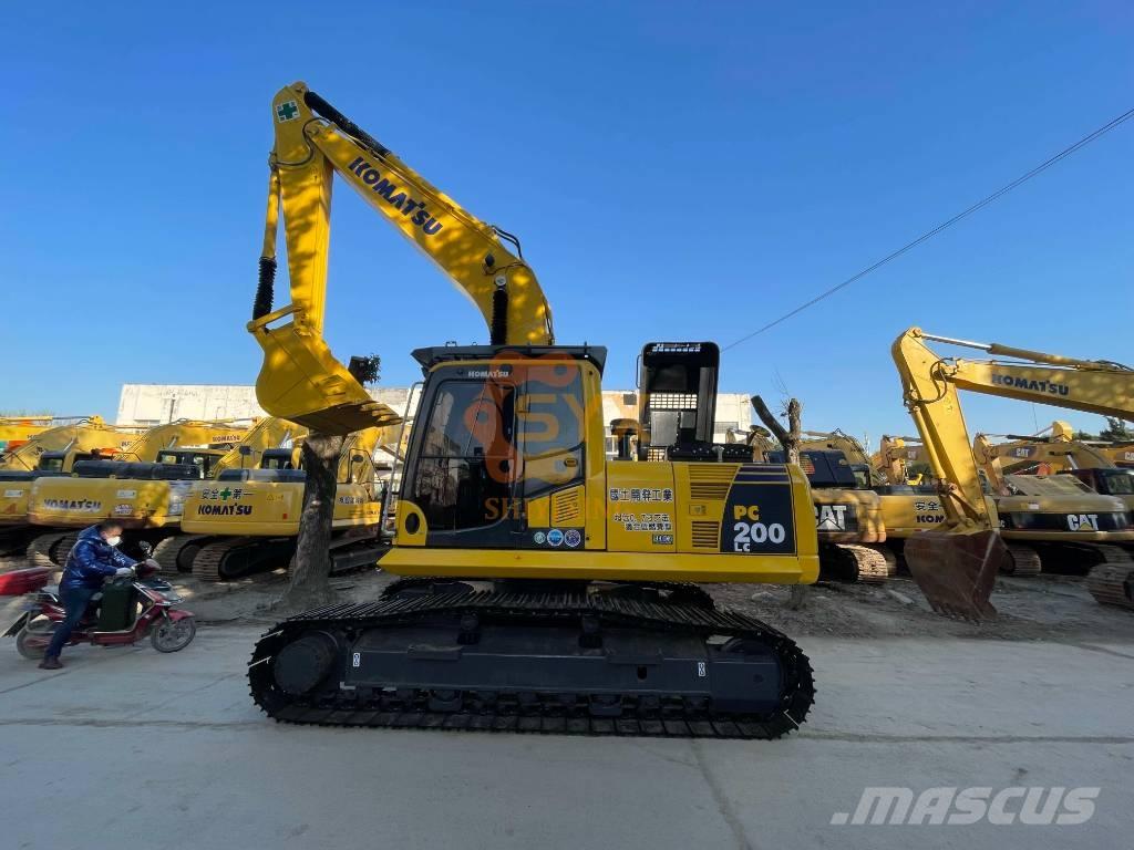 Komatsu PC 200-8 حفارات زحافة
