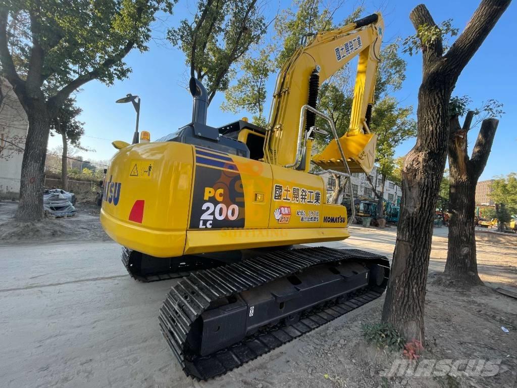 Komatsu PC 200-8 حفارات زحافة