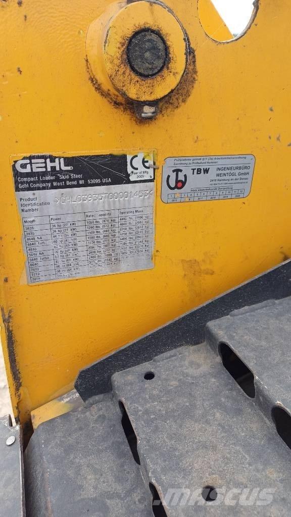 Gehl 3935 لوادر انزلاقية التوجيه