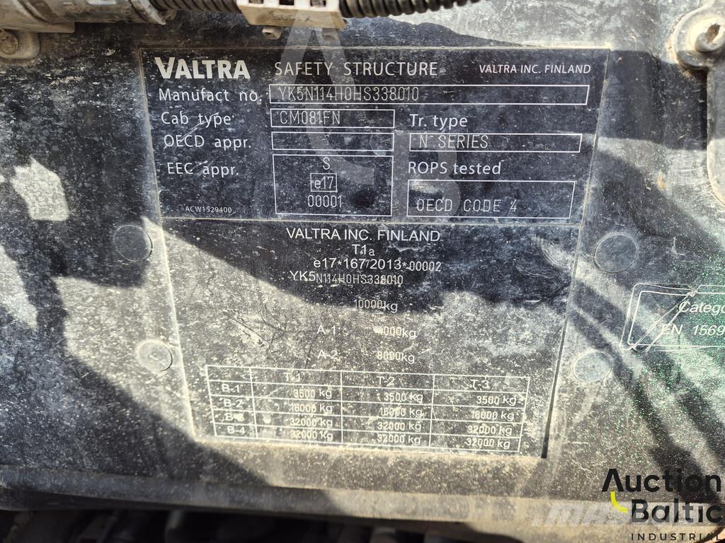 Valtra N114 EH شاحنات