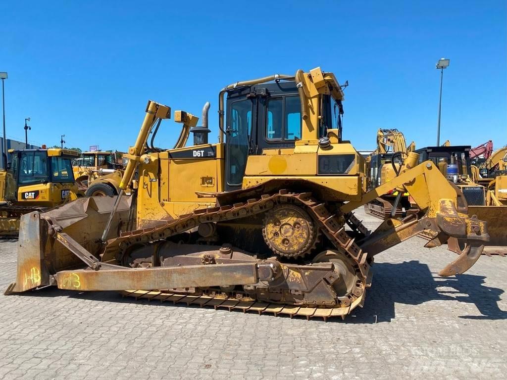 CAT D6T XW NVT بلدوزرات مجنزرة