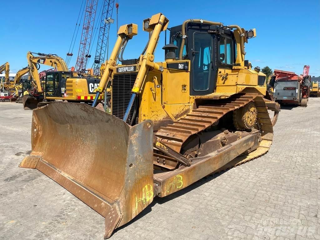 CAT D6T XW NVT بلدوزرات مجنزرة