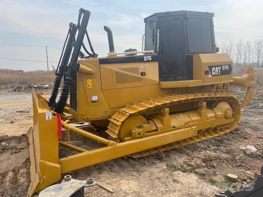 CAT D 7 G بلدوزرات مجنزرة