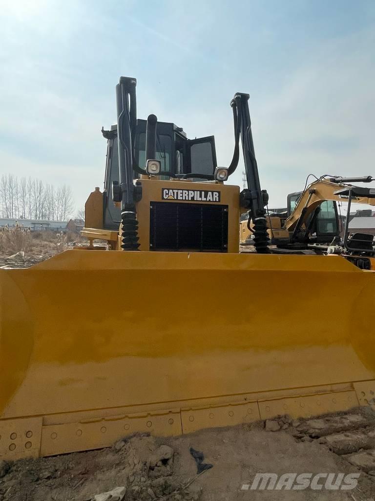 CAT D 7 G بلدوزرات مجنزرة