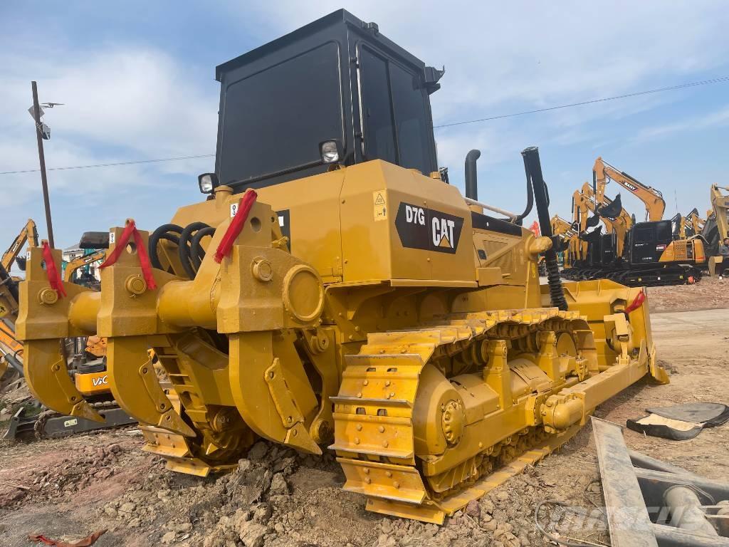 CAT D 7 G بلدوزرات مجنزرة