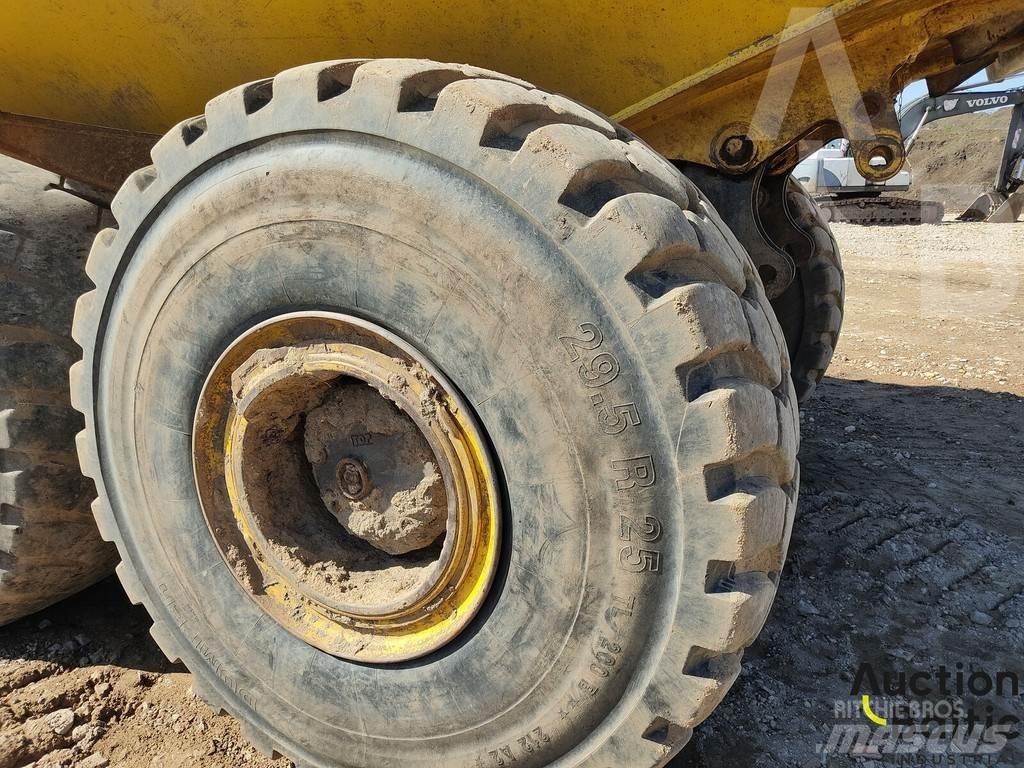 Komatsu HM400 ساحبات مفصلية