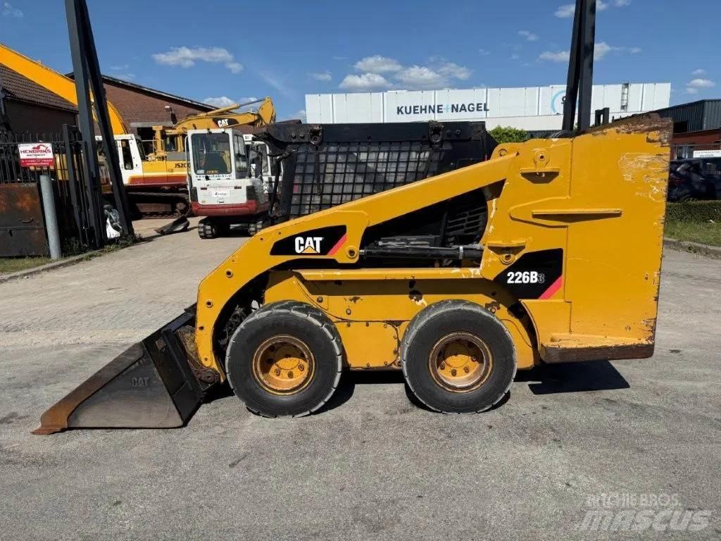 CAT 226B3 Turbo لوادر انزلاقية التوجيه