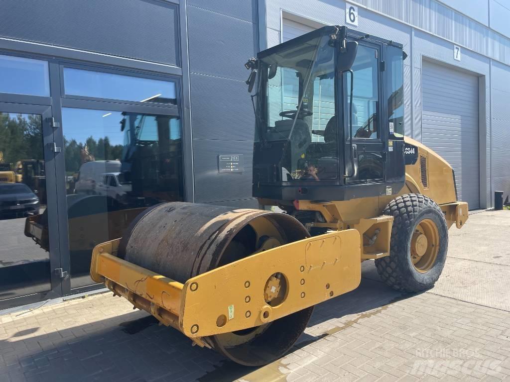 CAT CS44 مداحل أحادية الأسطوانة