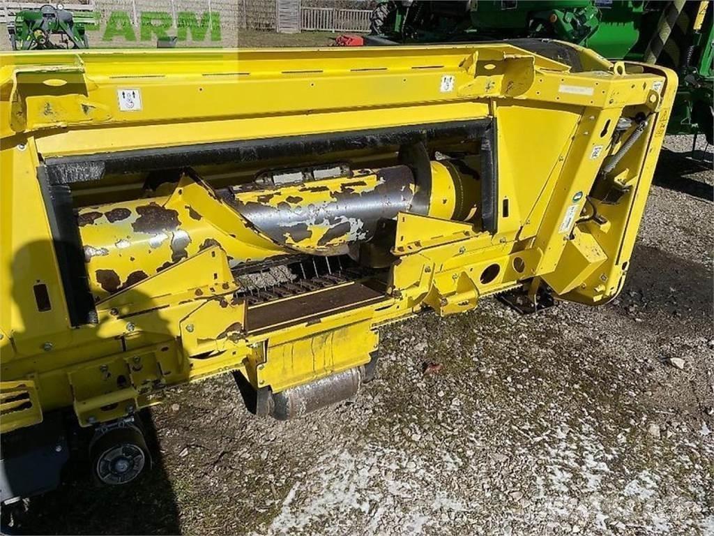 John Deere 8300 علافات ذاتية الدفع