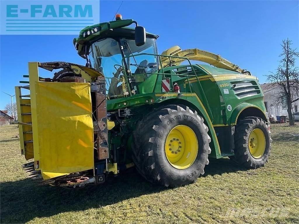 John Deere 8300 علافات ذاتية الدفع