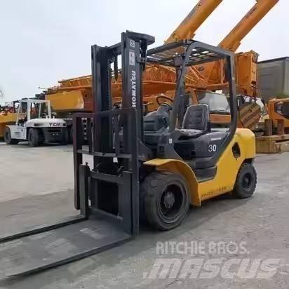 Komatsu 30 شاحنات الديزل