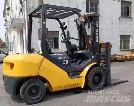 Komatsu 30 شاحنات الديزل