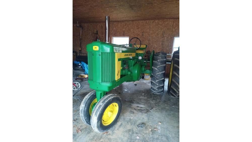 John Deere 620 الجرارات