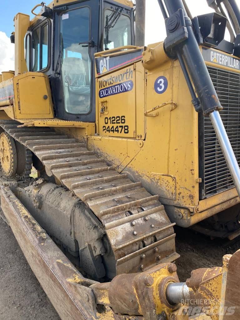 CAT D 6 R XL III بلدوزرات مجنزرة