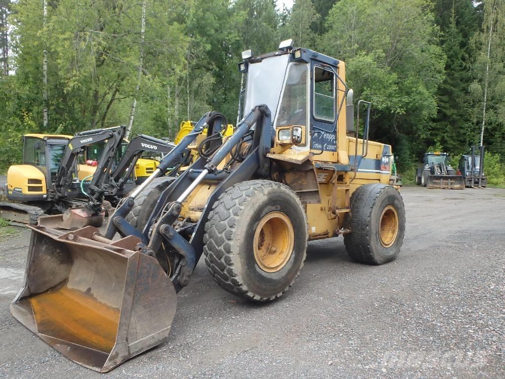 Komatsu WA 250-1 لوادر بعجل