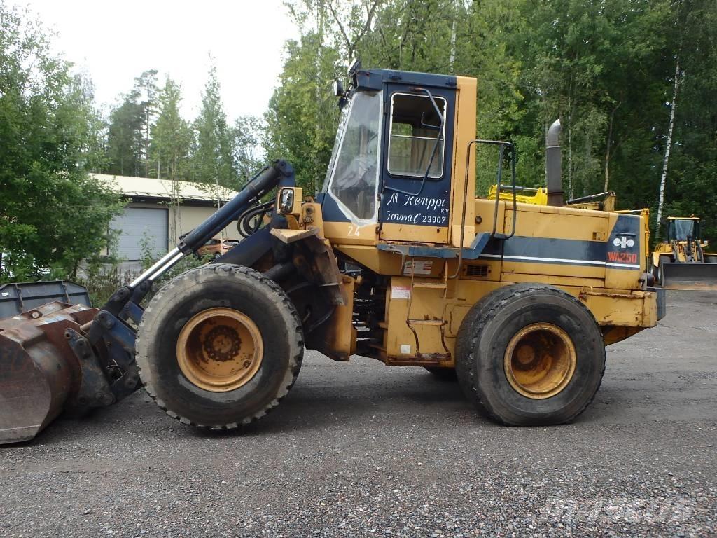 Komatsu WA 250-1 لوادر بعجل