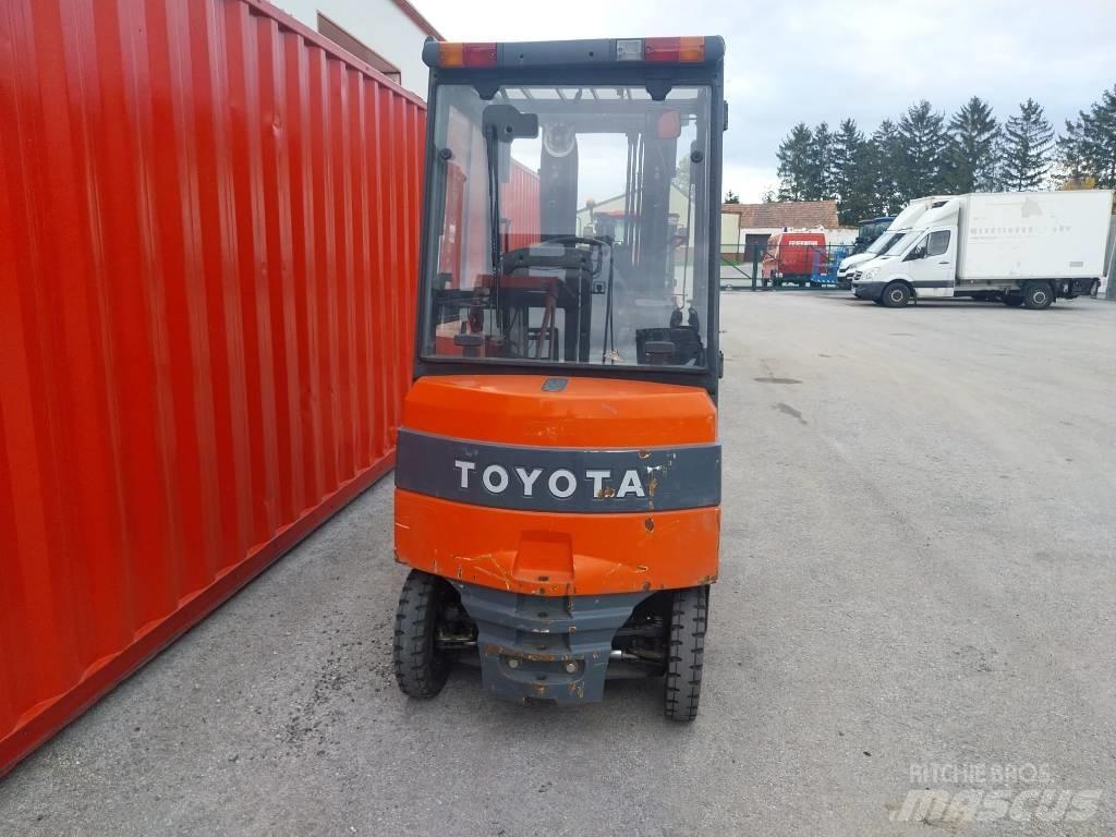 Toyota 7 FB MF 18 شاحنات ذات رافعات شوكية تعمل بالكهرباء