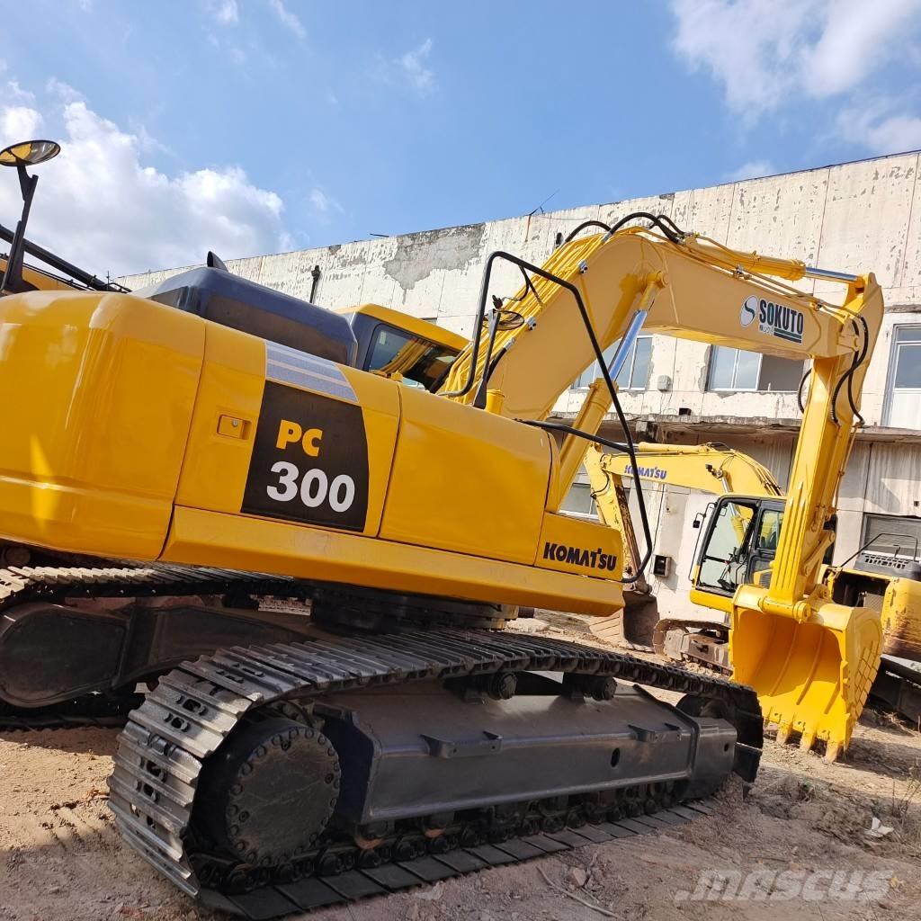 Komatsu PC 300 حفارات زحافة