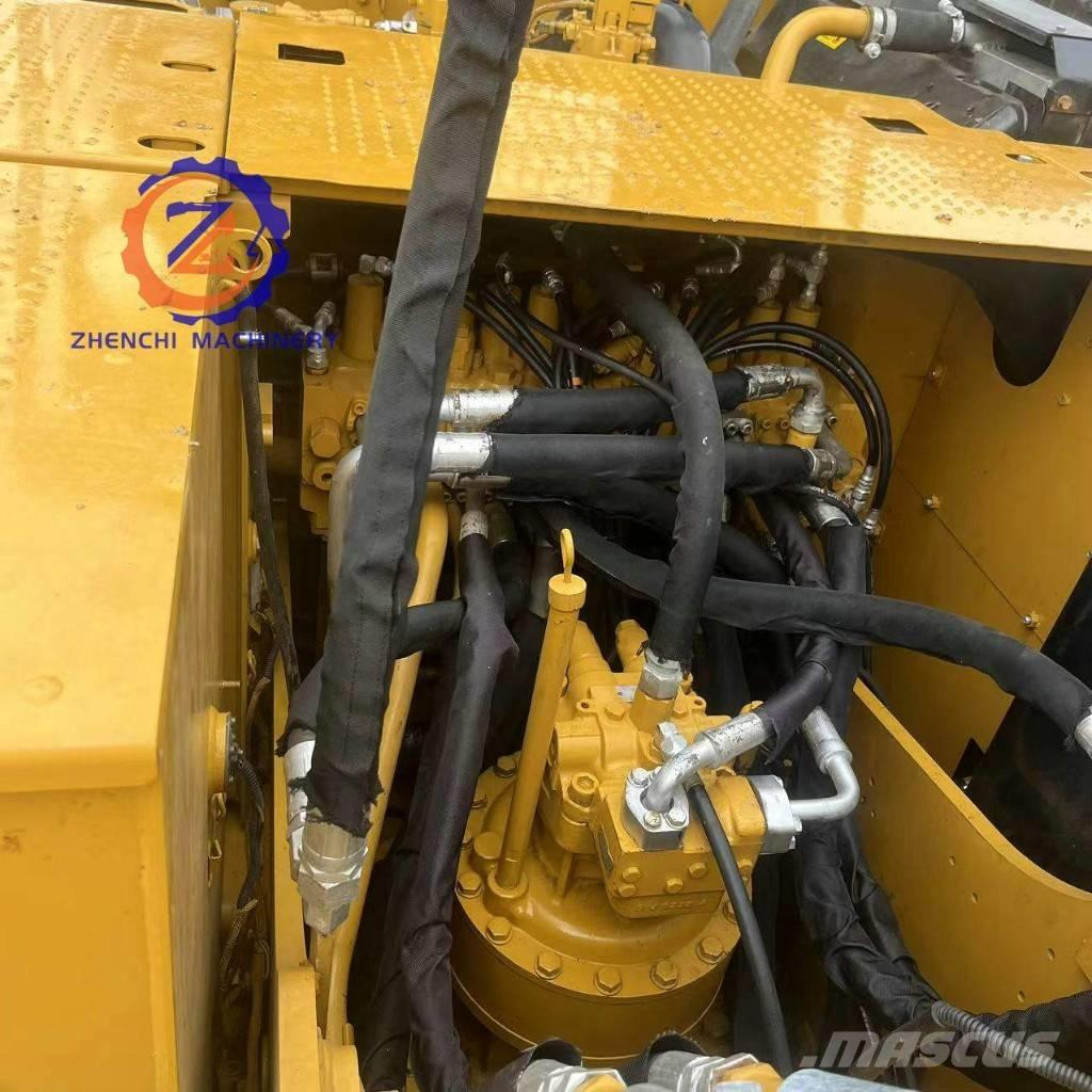 CAT 320 D2 حفارات زحافة
