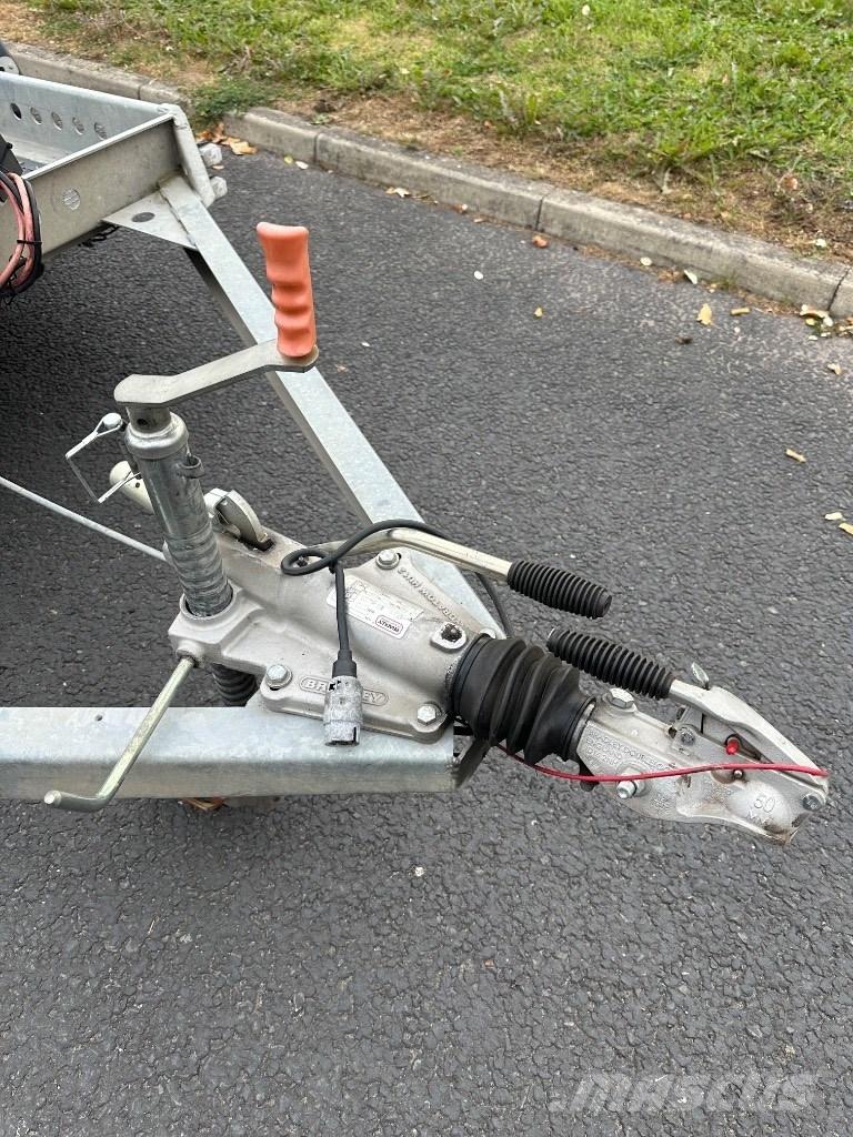  MOTIV TC3000 مقطورات خفيفة