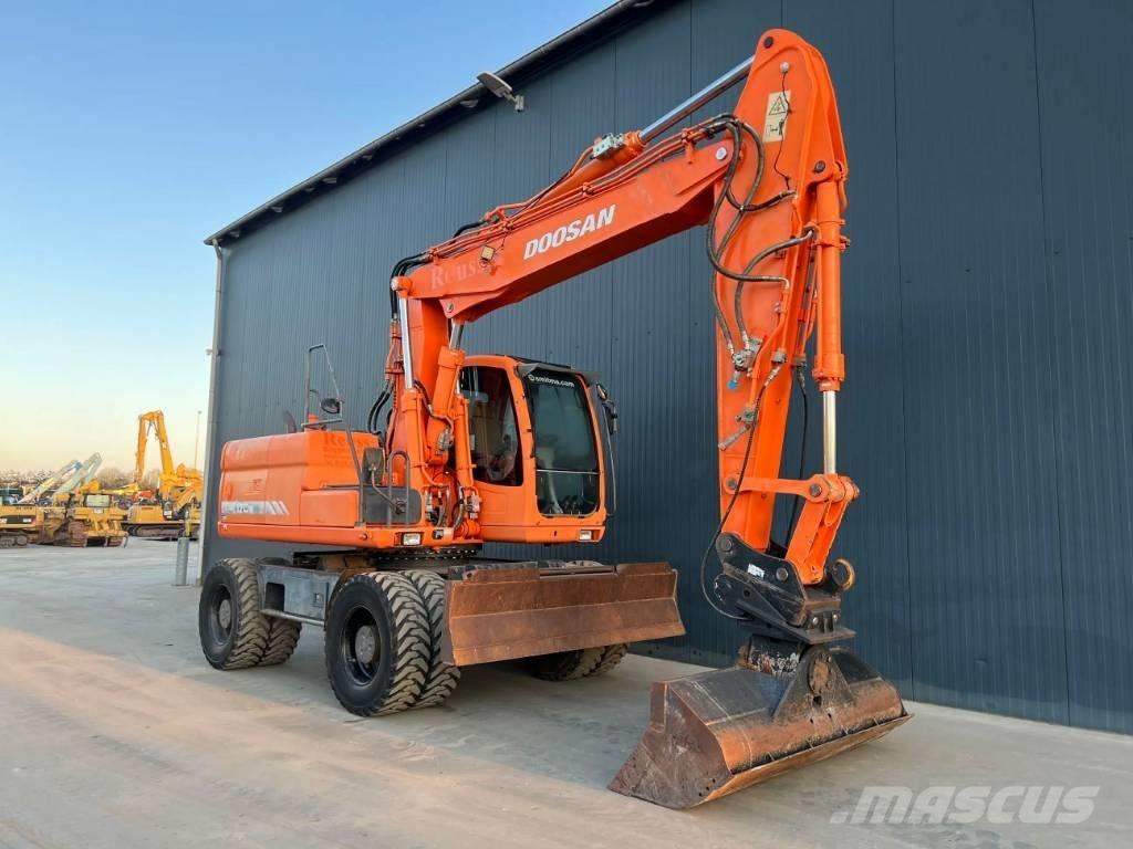 Doosan DX170W حفارات بعجل