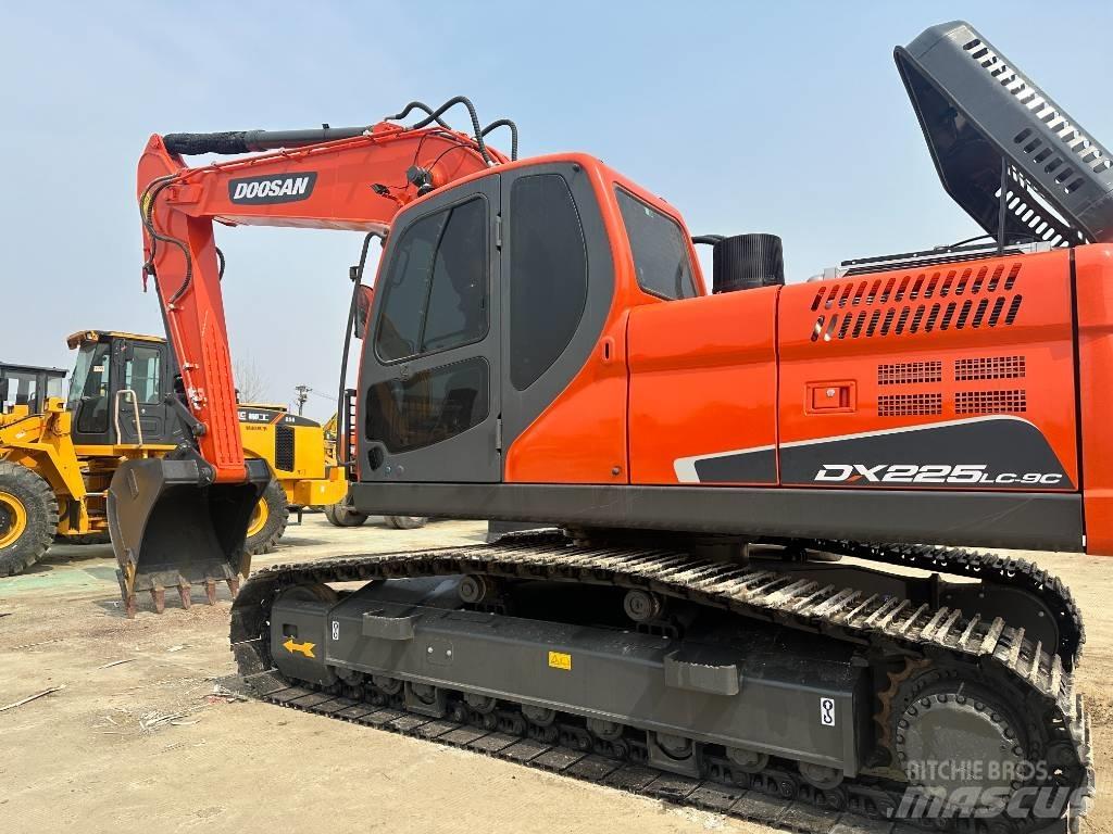 Doosan DX 225 LC حفارات زحافة