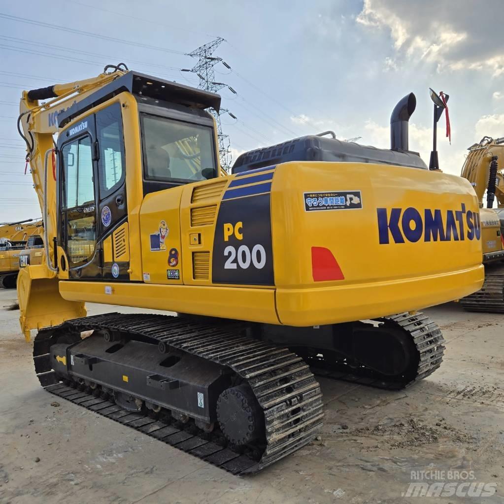 Komatsu PC 200-8 حفارات زحافة