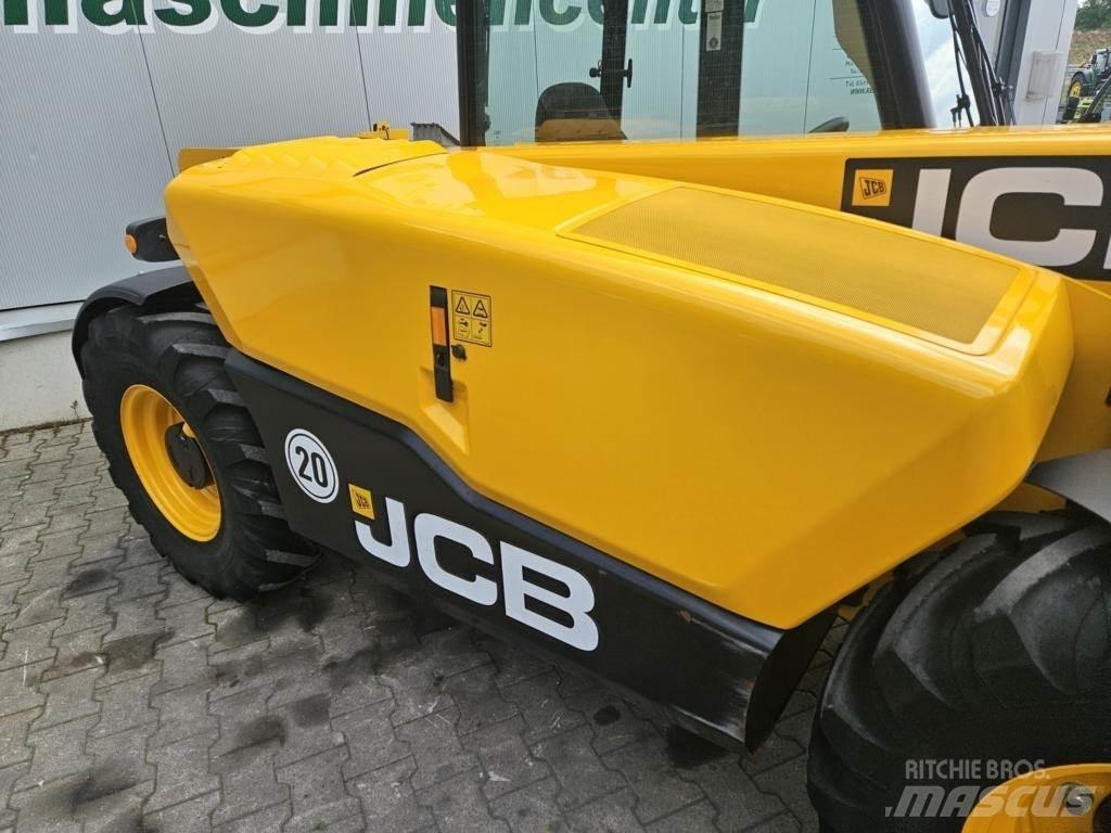 JCB 525-60 مناولات متداخلة